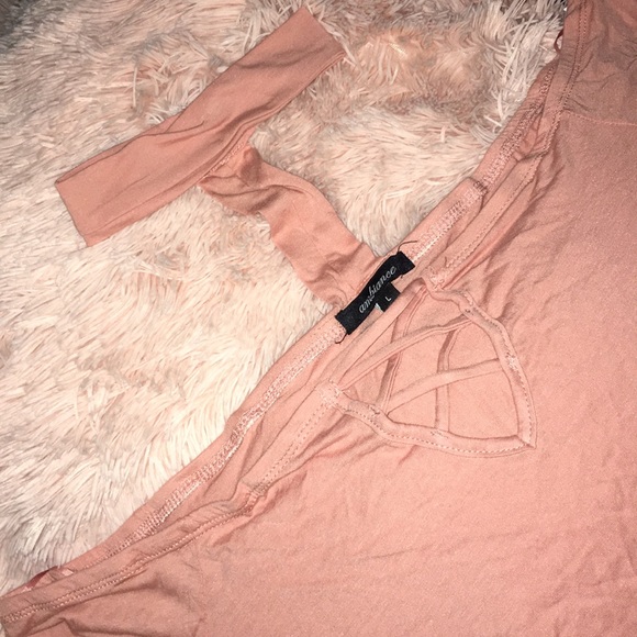 ⬇️ 2/$25 Marked Listings Women’s Flirty Choker Off Shoulder Long Sleeve Shirt - Picture 3 of 4